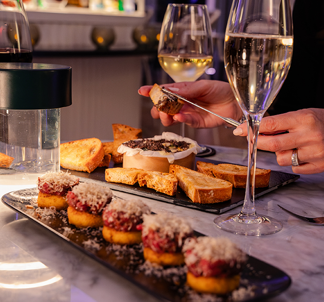 Bar und Restaurant in Antibes: La Rotonde