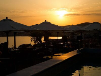 Restaurant vue mer à Antibes : l&rsquo;été se savoure sur le rooftop du 1932